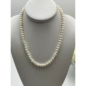 Vintage 18" Cultured Pearl
Necklace 14K Gold Filigree Box Clasp
5-8mm Pearls